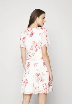 Freizeitkleid - Off-white/pink 8 Freizeitkleid - Off-white/pink -Anna Field 0ed489fe155348c9903e2652ffdae93a