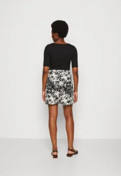 Anna Field Shorts - Black/off-white 8 Anna Field Shorts - Black/off-white -Anna Field 3a9846adea8c4808a36cdb49e64ed70f