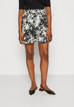 Anna Field Shorts - Black/off-white