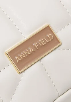 Anna Field Notebooktasche - Brown 10 Anna Field Notebooktasche - Brown -Anna Field acfa2d0fd2a5414ca31d261f112b08b2