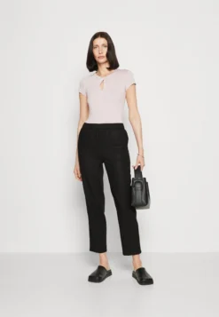 Anna Field -Anna Field d0e5ed74a9fd48d28331e9217a5c6896