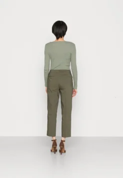 Anna Field Chino - Dark Green 8 Anna Field Chino - Dark Green -Anna Field daa84fa39e0540dcb4fee639ebed2b7c